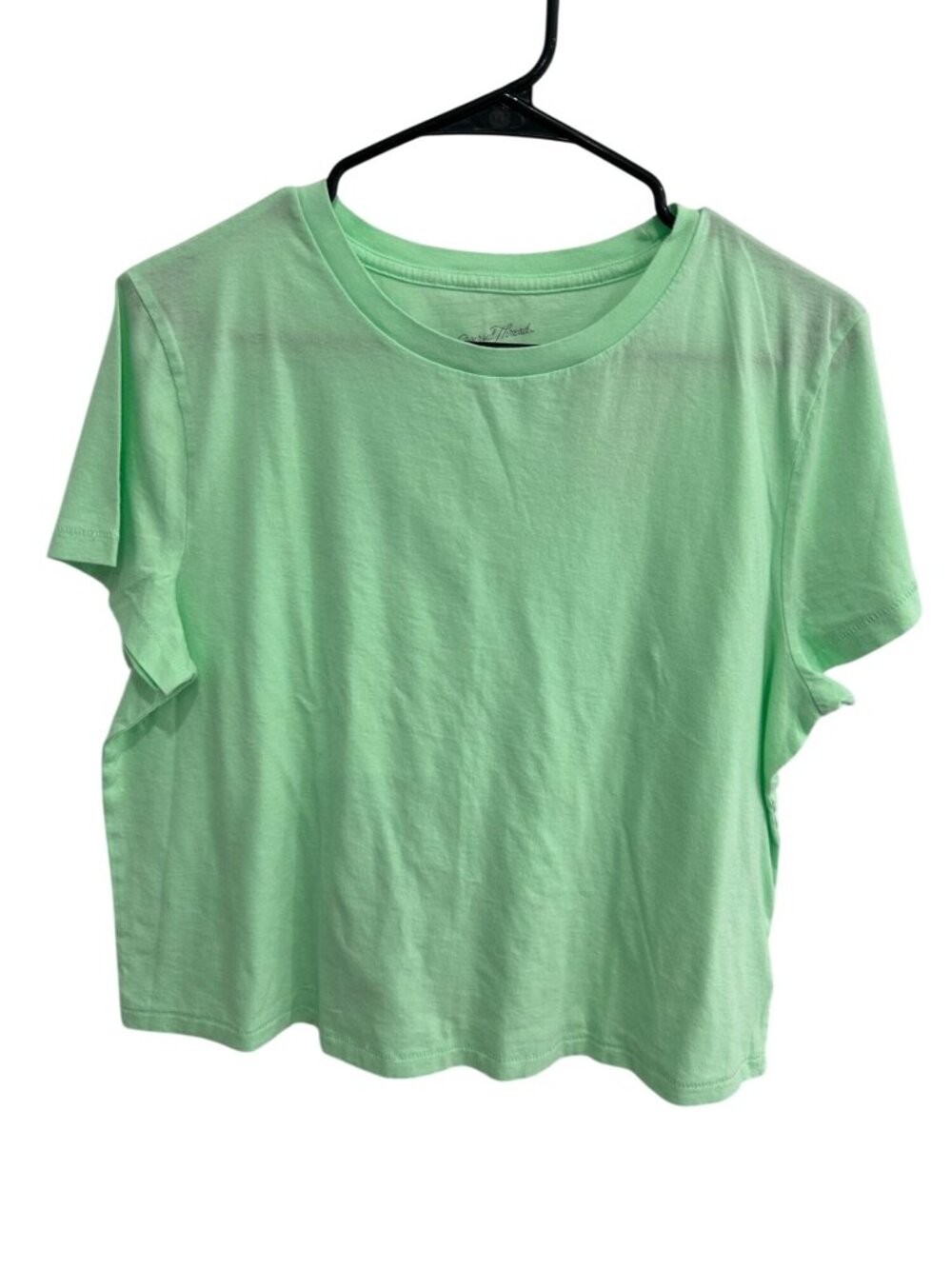 Universal Thread Large Mellow Green Crewneck T-Shirt Athleisure Clean Girl NWT